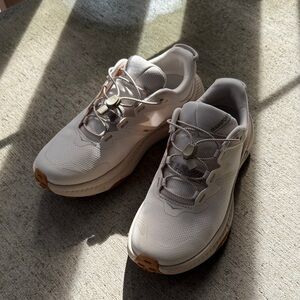 Hoka women Transport